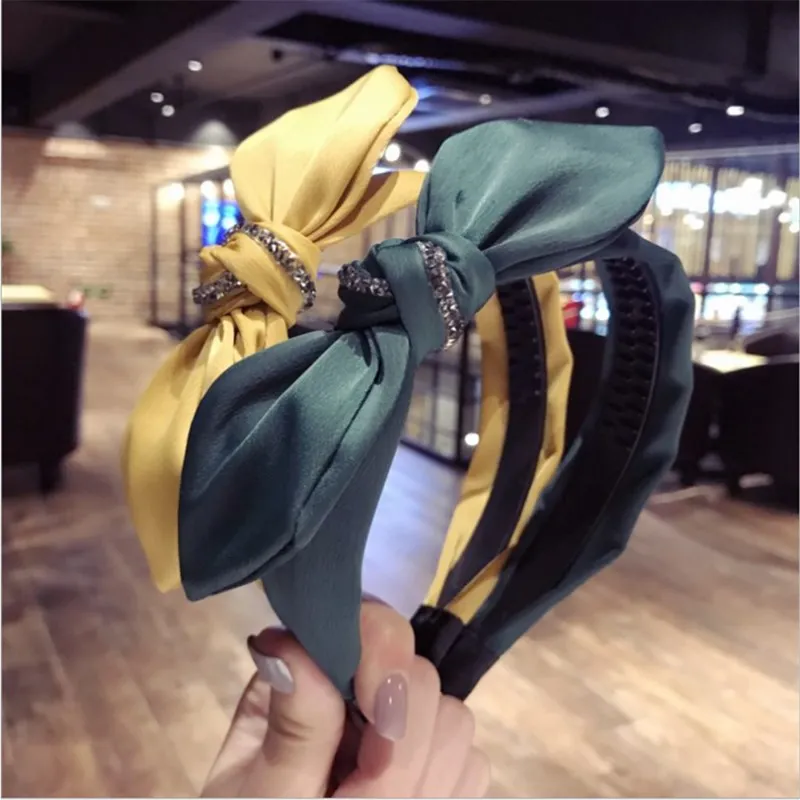 Boutique hair accessories simple solid color fabric with diamonds super flash rabbit ears bow with teeth headband hearband women
Boutique hair accessories simple solid color fabric with diamonds super flash rabbit ears bow with teeth headband hearband women