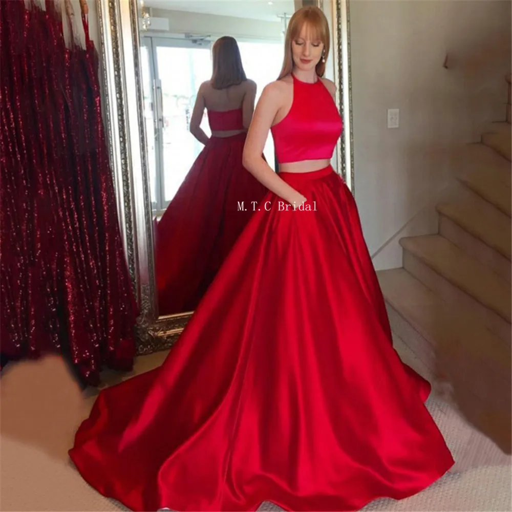 Custom Made Red Satin 2 Piece Prom Dresses Backless Halter A Line Pockets Sweep Train Long Formal Occasion Dress 2019 Cheap
Custom Made Red Satin 2 Piece Prom Dresses Backless Halter A Line Pockets Sweep Train Long Formal Occasion Dress 2019 Cheap