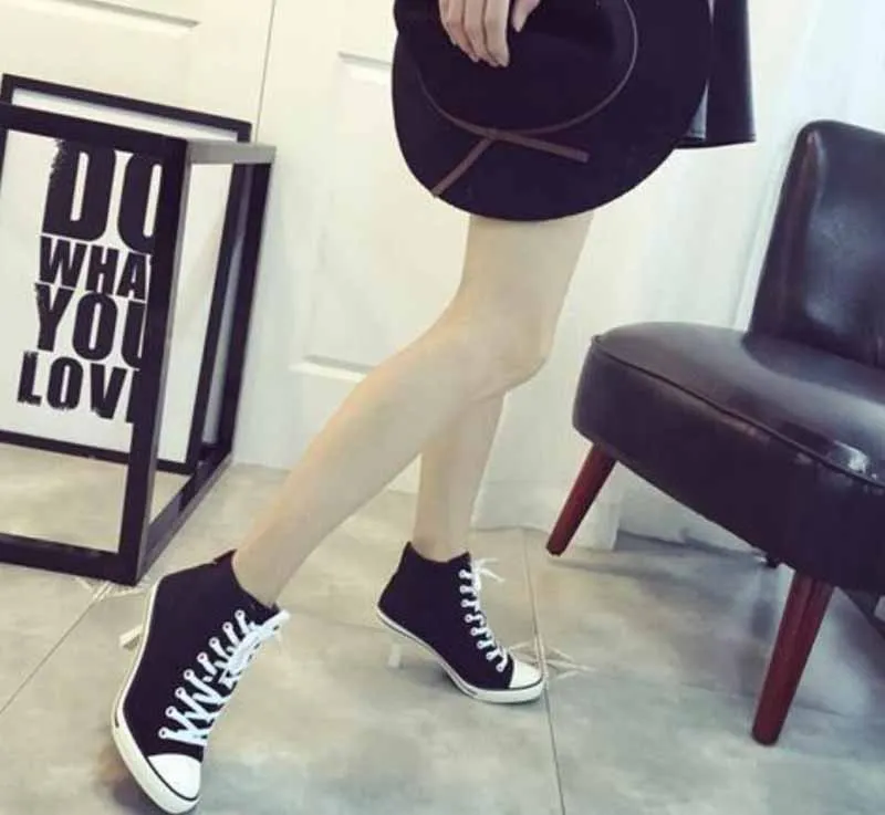 Canvas high heels for the casual and pointed Korean version of the new fine line with the side zipper.
Canvas high heels for the casual and pointed Korean version of the new fine line with the side zipper.