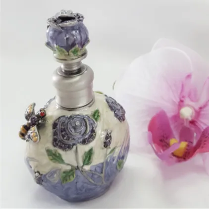 6ml Perfume Essential Oil Vintage Refillable Bottle Metal Rose Flower Glass Empty Container Portable Gift Home Decoration#57003
6ml Perfume Essential Oil Vintage Refillable Bottle Metal Rose Flower Glass Empty Container Portable Gift Home Decoration#57003