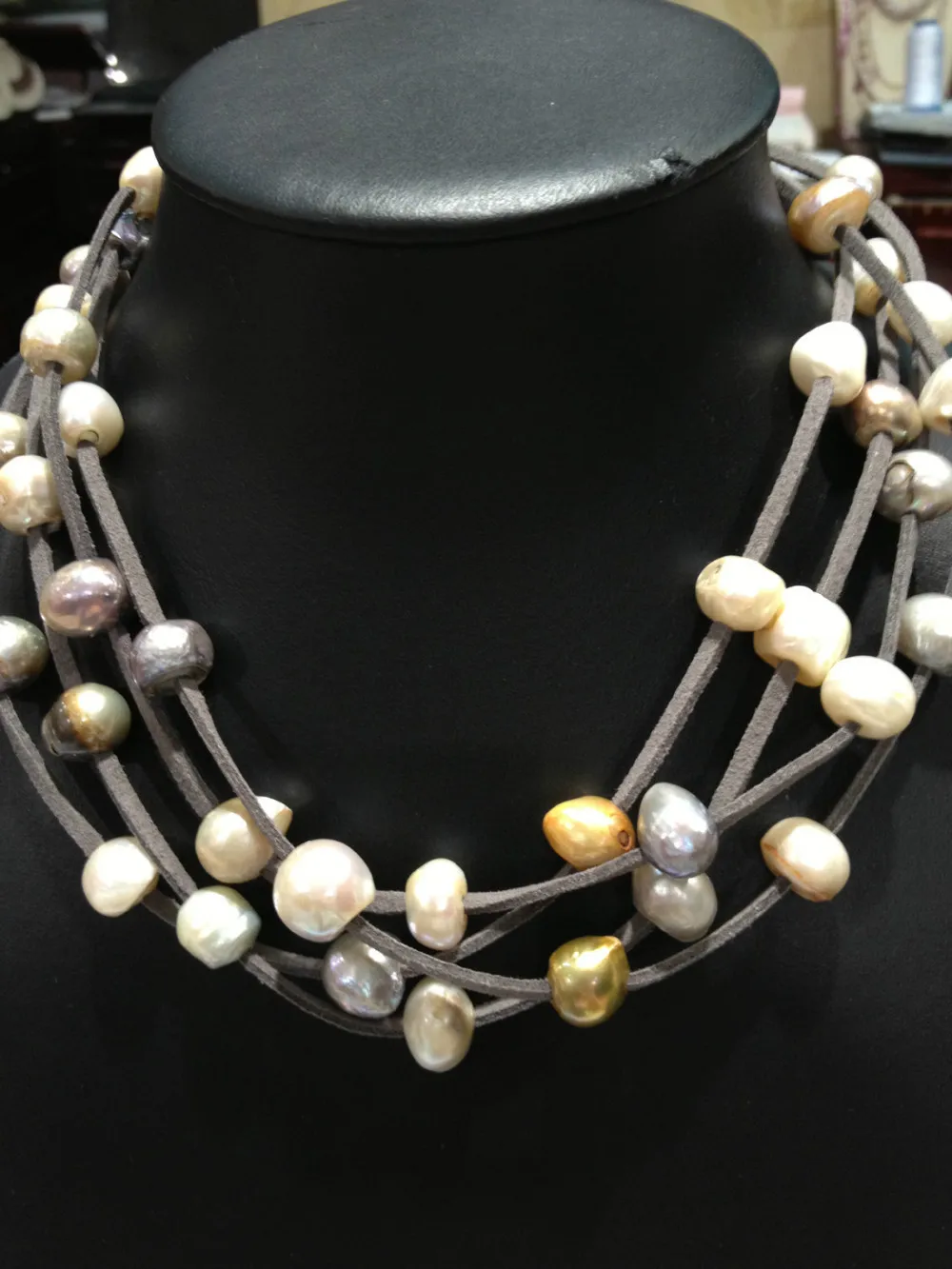 Leather Pearls Necklaces Freshwater Pearls Necklaces Baroque Multilayer Magnet Clasp Free Shipping Women Jewelry Multi Color
Leather Pearls Necklaces Freshwater Pearls Necklaces Baroque Multilayer Magnet Clasp Free Shipping Women Jewelry Multi Color