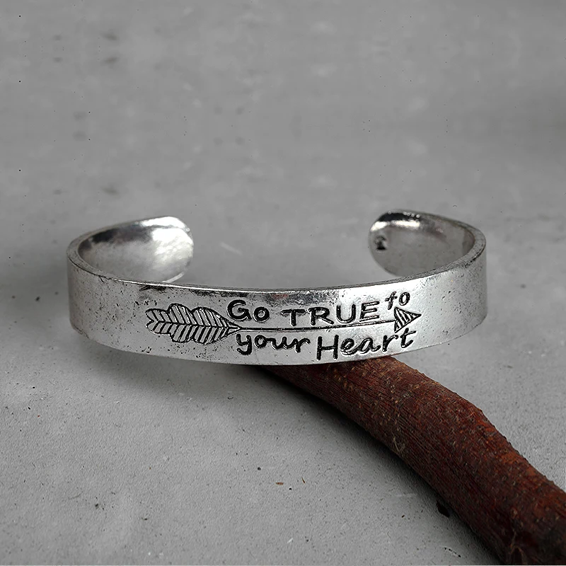 2017 Creative Antique Silver Open Cuff Bangle Carving Letter Go True to Your Heart Arrow Simple Bangle for Women Gift MYC10020
2017 Creative Antique Silver Open Cuff Bangle Carving Letter Go True to Your Heart Arrow Simple Bangle for Women Gift MYC10020
