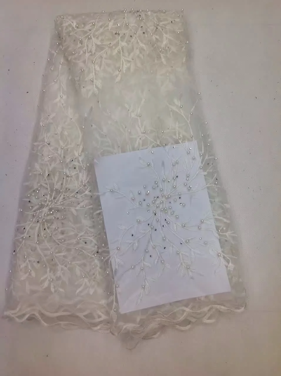 New Designs African French Lace Fabric High Quality Nigeria French Net Lace 2017 With Stones and Beads For Women K-L9101
New Designs African French Lace Fabric High Quality Nigeria French Net Lace 2017 With Stones and Beads For Women K-L9101