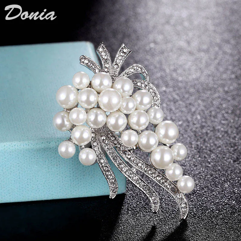 Donia jewelry Fashion classic imitation pearl rhinestone flower brooch for wedding women couples gift party scarf pin jewelry
Donia jewelry Fashion classic imitation pearl rhinestone flower brooch for wedding women couples gift party scarf pin jewelry