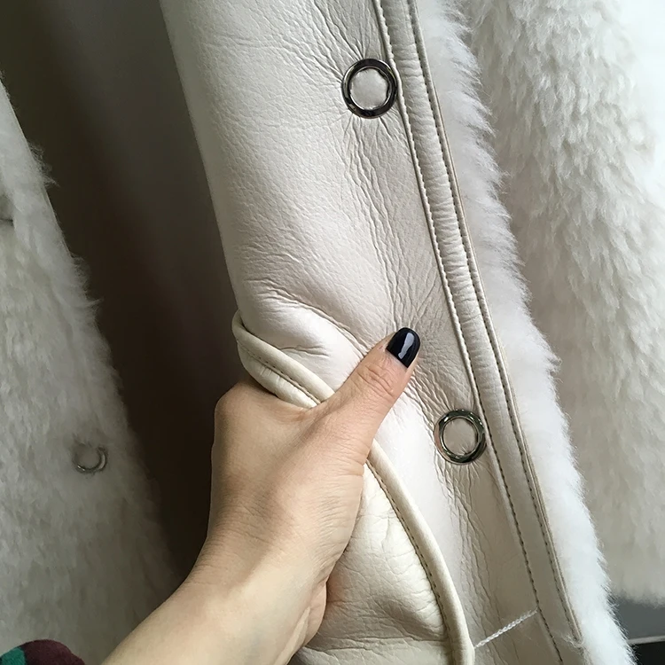 100% Wool coats outerwear women thickening warm winter jackets female turn down collar white wool overcoat 2019 new autumn
100% Wool coats outerwear women thickening warm winter jackets female turn down collar white wool overcoat 2019 new autumn