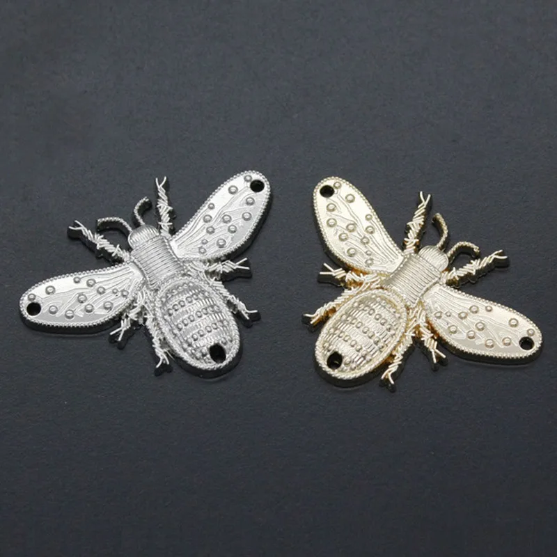 high qualtiy garment gold metal embossed labels hand sewing labels for clothes 2.8*3.5cm honeybee label on shoes or bags
high qualtiy garment gold metal embossed labels hand sewing labels for clothes 2.8*3.5cm honeybee label on shoes or bags