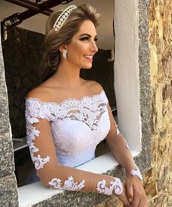 Plus Size Luxury Long Sleeves Wedding Dress Lace boat neck Appliques court train bridal dress Wedding Gowns Vestido de Noiva
Plus Size Luxury Long Sleeves Wedding Dress Lace boat neck Appliques court train bridal dress Wedding Gowns Vestido de Noiva
