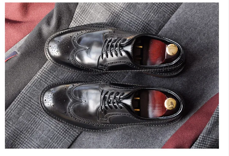 Italian handmade British leather men's casual round head business shoes bright leather patent leather Brock carved men's shoes
Italian handmade British leather men's casual round head business shoes bright leather patent leather Brock carved men's shoes