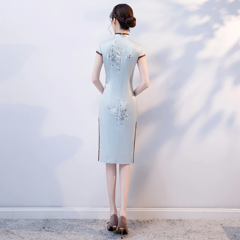 Knee Length Cheongsam Vintage Chinese Mandarin Collar Dress 2019 New Womens Summer Rayon Qipao Slim Party Dresses Vestido M-3XL
Knee Length Cheongsam Vintage Chinese Mandarin Collar Dress 2019 New Womens Summer Rayon Qipao Slim Party Dresses Vestido M-3XL