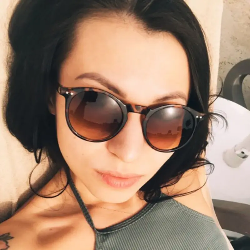 2019 Fashion Rivets Oversized Sunglasses men/women brand design Gradient Sun Glasses Driving Goggles gafas de sol mujer
2019 Fashion Rivets Oversized Sunglasses men/women brand design Gradient Sun Glasses Driving Goggles gafas de sol mujer