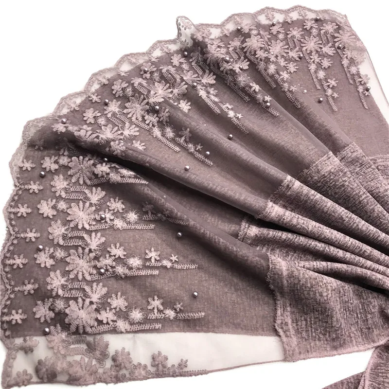 2019 spring vintage Pearls women scarf flower pattern shawl popular tassel muslim print hijab soft muffler 11 color High Quality
2019 spring vintage Pearls women scarf flower pattern shawl popular tassel muslim print hijab soft muffler 11 color High Quality