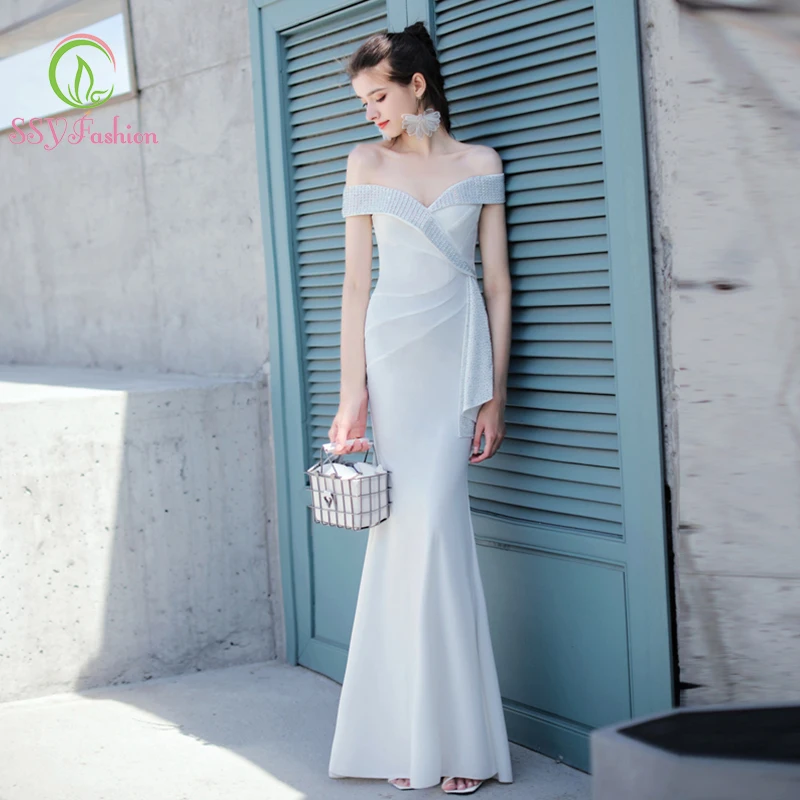 Женское атласное вечернее платье SSYfashion, длинное белое платье с вырезом лодочкой, открытыми плечами, молнией на спине и юбкой-годе, с кристал...
Женское атласное вечернее платье SSYfashion, длинное белое платье с вырезом лодочкой, открытыми плечами, молнией на спине и юбкой-годе, с кристал...
