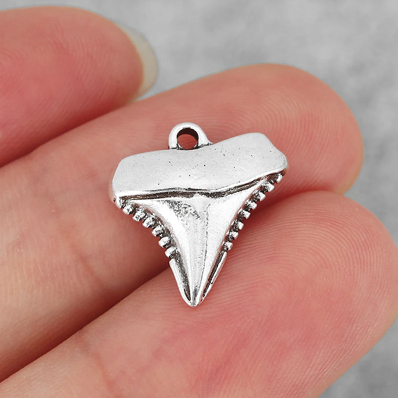 20PCS Antique Metal Shark Tooth Teeth Charms Pendants for Necklace Making Jewelry Findings 17x16mm
20PCS Antique Metal Shark Tooth Teeth Charms Pendants for Necklace Making Jewelry Findings 17x16mm
