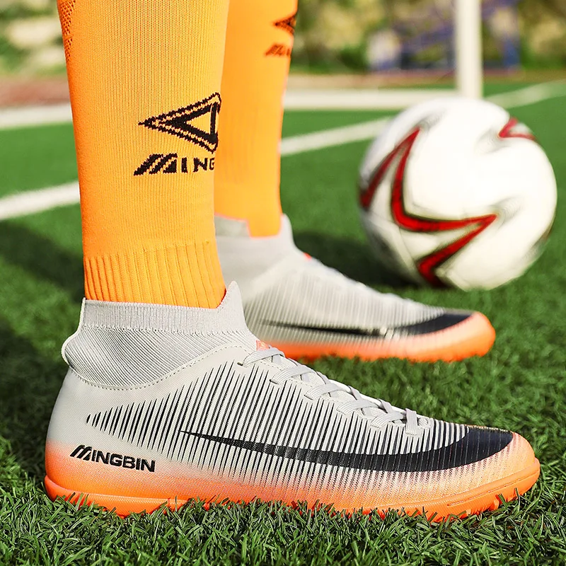 Men's futsal football shoes sneakers indoor turf futsal football boots ankle high soccer boots cleats high top ankle men boots
Men's futsal football shoes sneakers indoor turf futsal football boots ankle high soccer boots cleats high top ankle men boots