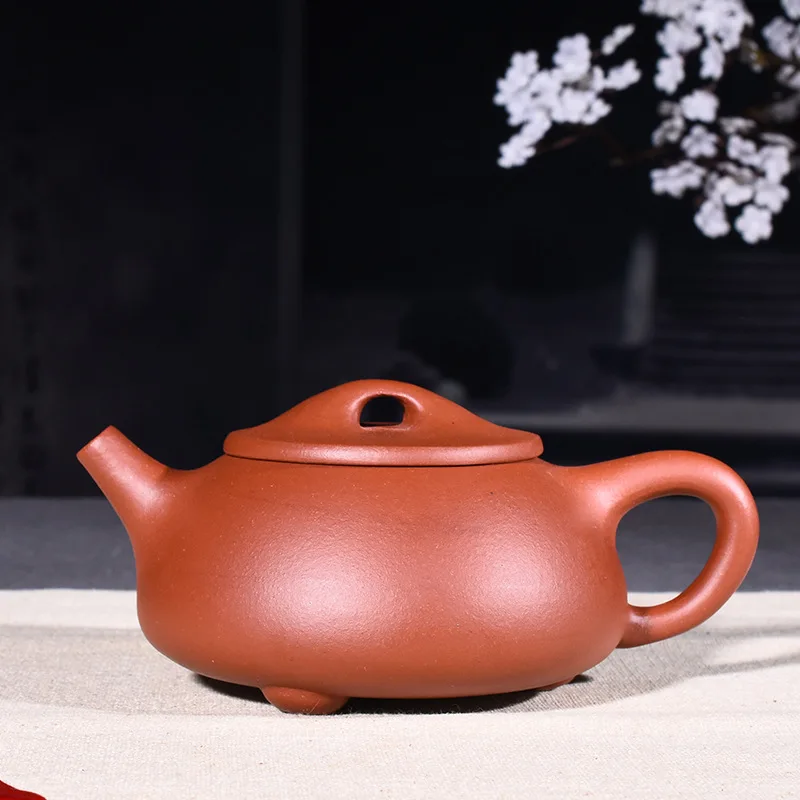 260ml Yixing genuine teapot hand-painted stone pot purple mud Zisha tea pot ceramic tea gift factory direct
260ml Yixing genuine teapot hand-painted stone pot purple mud Zisha tea pot ceramic tea gift factory direct