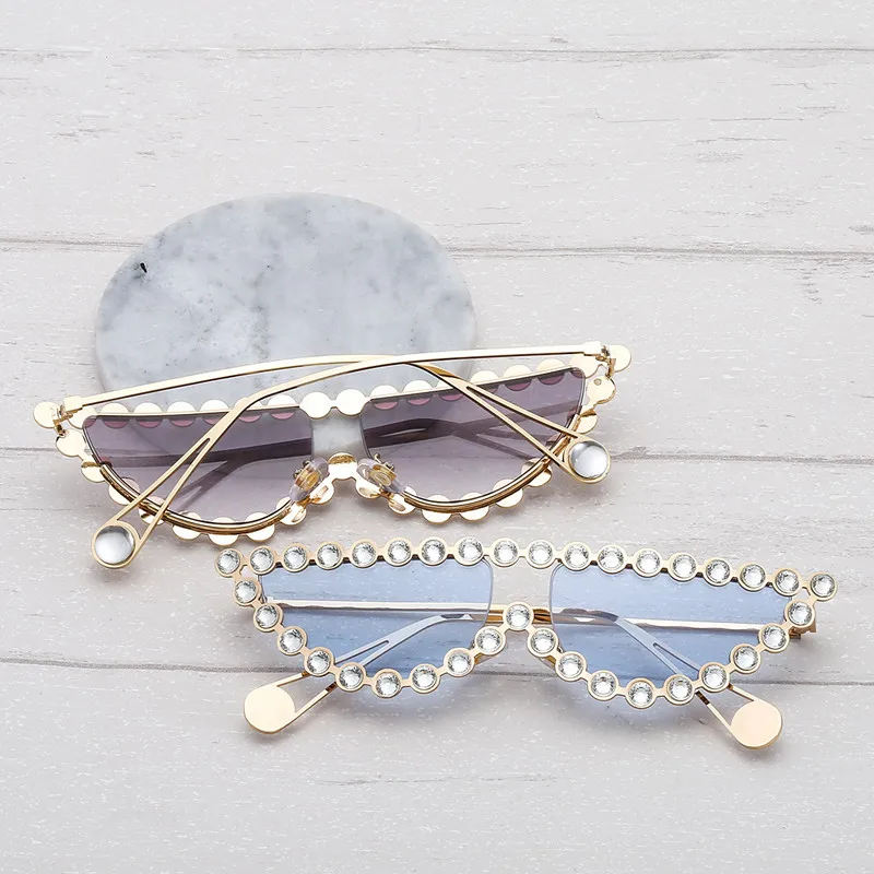 Luxury Diamond semi-circle Sunglasses Women Brand Size Crystal Sun Glasses Ladies 2018 New sun glasses Shades
Luxury Diamond semi-circle Sunglasses Women Brand Size Crystal Sun Glasses Ladies 2018 New sun glasses Shades