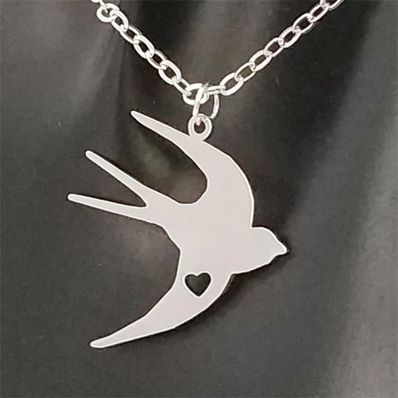 Stainless steel golden swallow pendant necklace love animal necklace men and women jewelry Valentine's Day gift
Stainless steel golden swallow pendant necklace love animal necklace men and women jewelry Valentine's Day gift