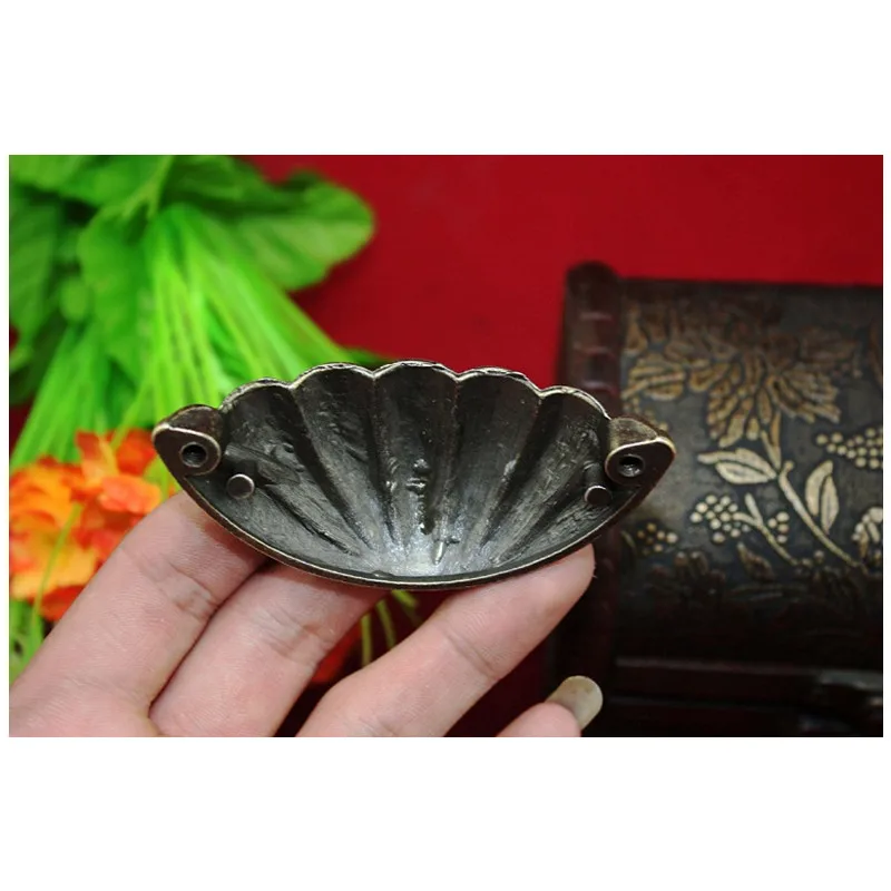Vintage Alloy Kitchen Drawer Cabinet Door Handle Furniture Knobs Chinese Flower Cupboard Antique Shell Pull Handles,77*36mm,8Pcs
Vintage Alloy Kitchen Drawer Cabinet Door Handle Furniture Knobs Chinese Flower Cupboard Antique Shell Pull Handles,77*36mm,8Pcs