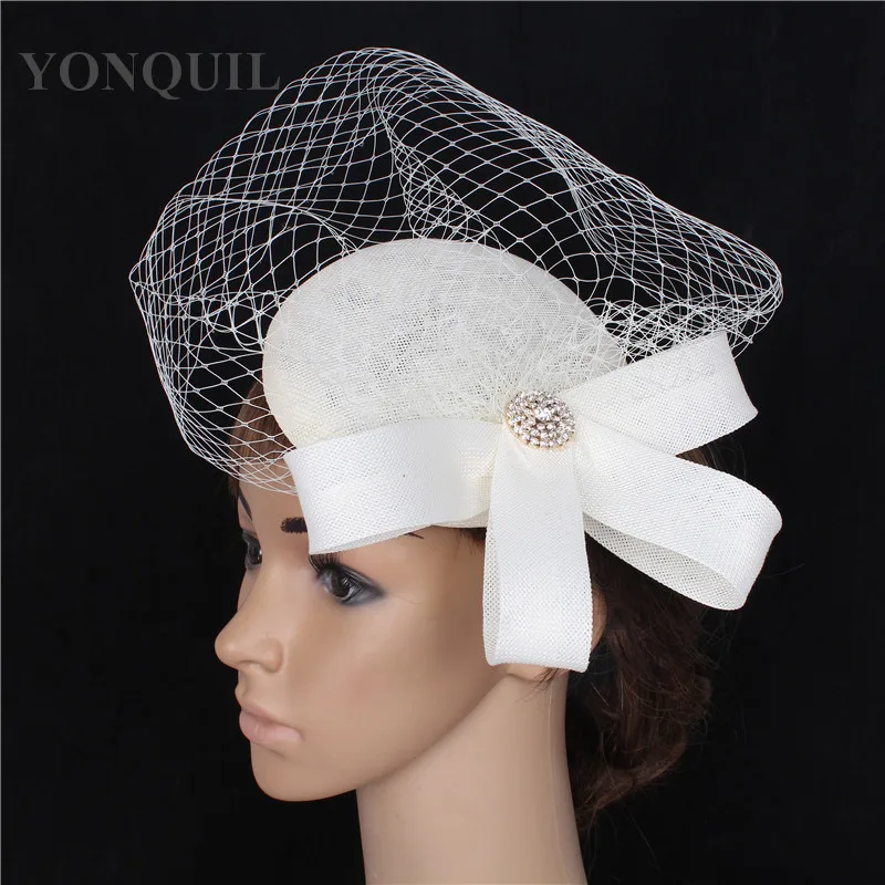 Women Fashion Ivory Fascinator With Birdcage Veils Imitation Sinamay Millinery Caps Wedding Hair Accessories Party Headpiece
Women Fashion Ivory Fascinator With Birdcage Veils Imitation Sinamay Millinery Caps Wedding Hair Accessories Party Headpiece
