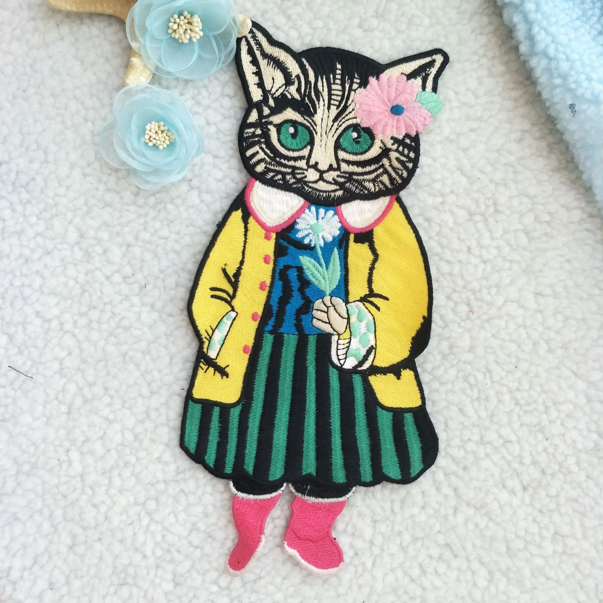 2018 New Cat With Embroidered Patches Fashion Applique sew on Patch for Clothes Bags DIY Decal Apparel Accessory 1pcs
2018 New Cat With Embroidered Patches Fashion Applique sew on Patch for Clothes Bags DIY Decal Apparel Accessory 1pcs