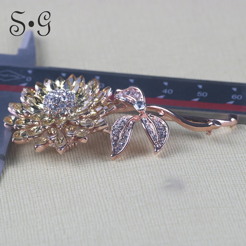 Fashion simple flower brooch ladies crystal accessories brooch scarf head scarf ladies pin buckle children bouquet jewelry 2019
Fashion simple flower brooch ladies crystal accessories brooch scarf head scarf ladies pin buckle children bouquet jewelry 2019