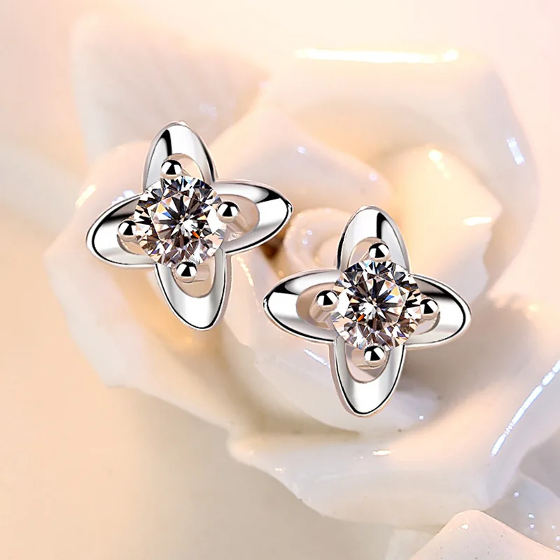YAOLOGE 925 Sterling Silver Lucky Zircon Four-Leaf Earrings Ladies Exquisite Simple Fashion Jewelry Gift
YAOLOGE 925 Sterling Silver Lucky Zircon Four-Leaf Earrings Ladies Exquisite Simple Fashion Jewelry Gift