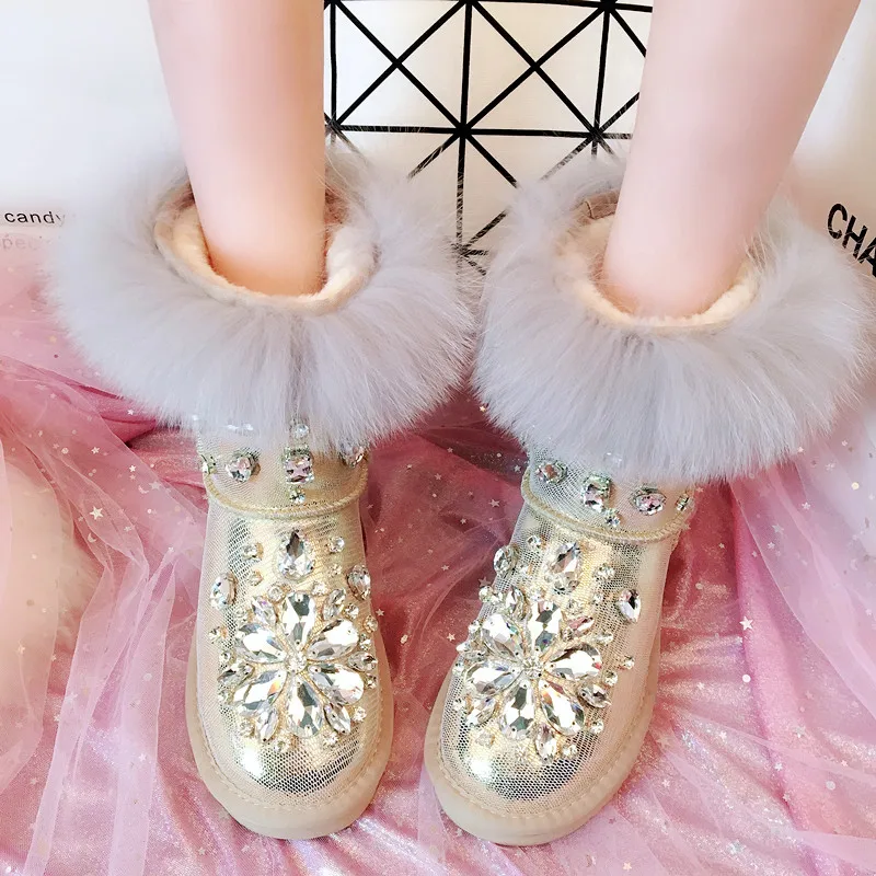 Winter luxury handmade real cowhide rhinestone fox fur snow boots fashion custom warm platform women's boots.
Winter luxury handmade real cowhide rhinestone fox fur snow boots fashion custom warm platform women's boots.