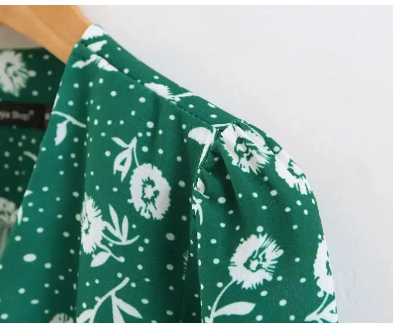 HCBLESS Women shirt 2019 spring new flower embroidery hair ball decoration pleated pullover shirt wild female cotton shirt
HCBLESS Women shirt 2019 spring new flower embroidery hair ball decoration pleated pullover shirt wild female cotton shirt