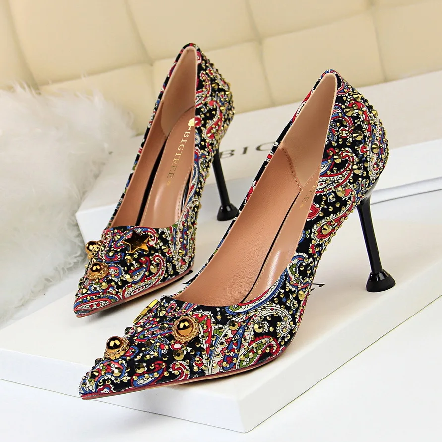 high heels pumps Retro high heel banquet water drill luxury shoes women designers ladies women shoes high heel wedding shoes
high heels pumps Retro high heel banquet water drill luxury shoes women designers ladies women shoes high heel wedding shoes