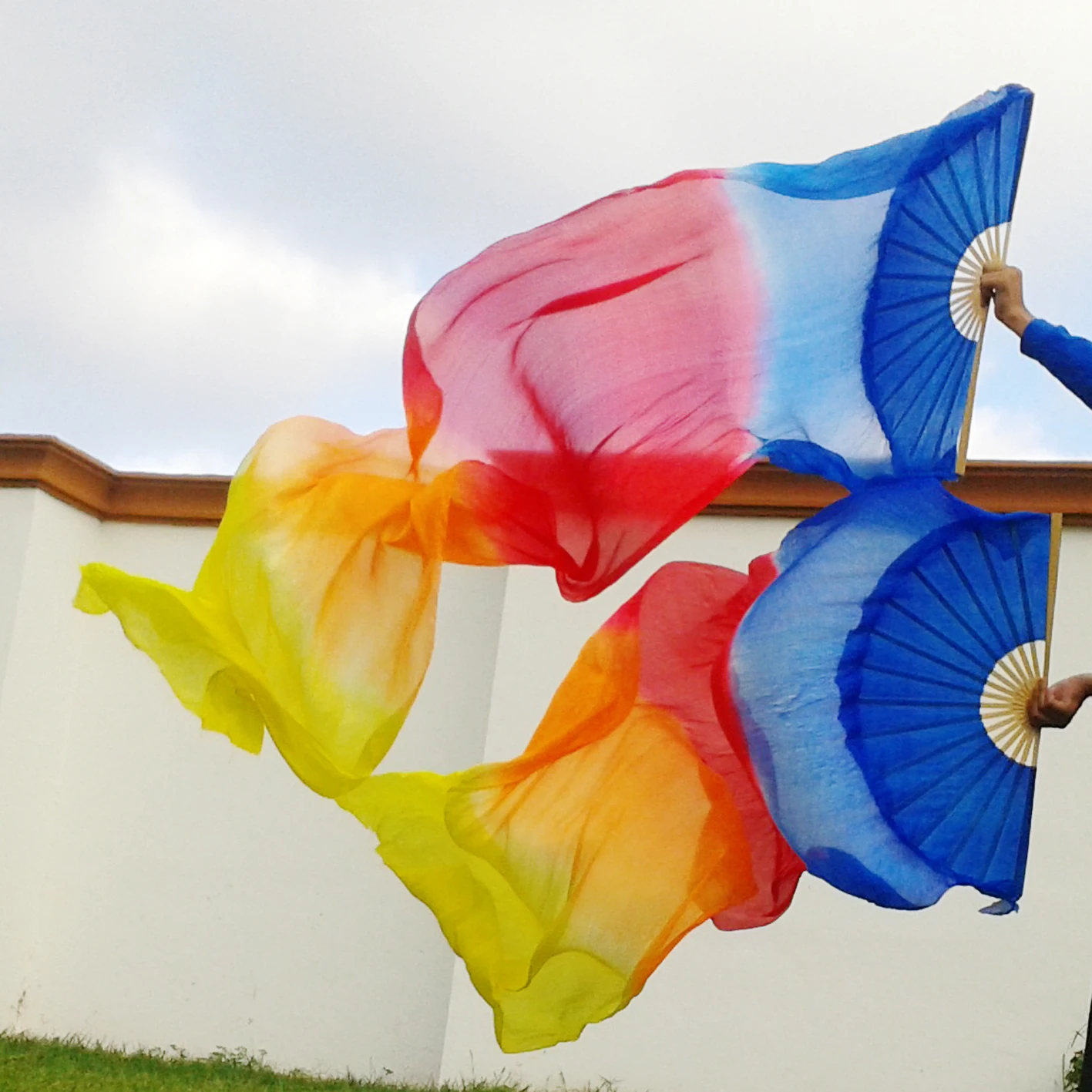 2016 High selling 100% Real Silk Veils 1 Pair handmade women Quality Silk Belly Dance Fan Dance blue red orange yellow 180*90 cm
2016 High selling 100% Real Silk Veils 1 Pair handmade women Quality Silk Belly Dance Fan Dance blue red orange yellow 180*90 cm