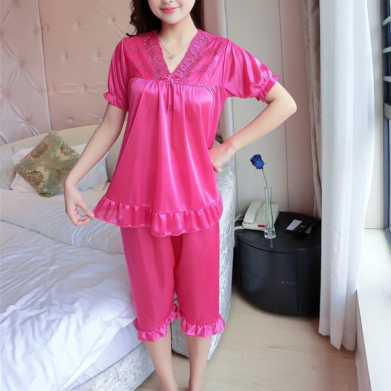 2021 Women Clothes For Summer Shorts Sets Sleepwear Satin Pajama Top + Shorts Pajamas Short Sleeve V-Neck Sexy Pajama Sets New
2021 Women Clothes For Summer Shorts Sets Sleepwear Satin Pajama Top + Shorts Pajamas Short Sleeve V-Neck Sexy Pajama Sets New