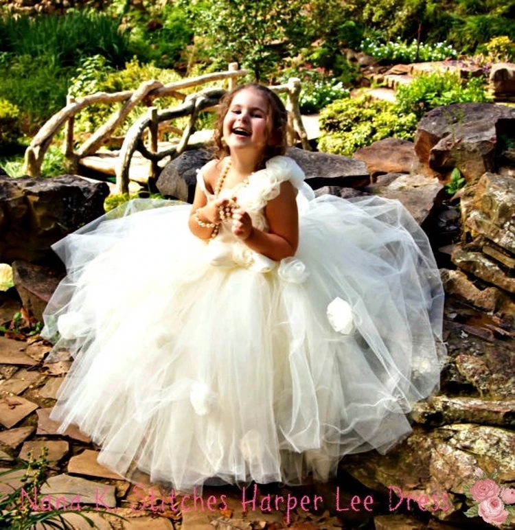 2020 Spaghetti Straps Ivory Tulle Tutu Flower Girl Dresses Flowers Birthday Girl Party Dress Infant Gown Custom Made For Wedding
2020 Spaghetti Straps Ivory Tulle Tutu Flower Girl Dresses Flowers Birthday Girl Party Dress Infant Gown Custom Made For Wedding