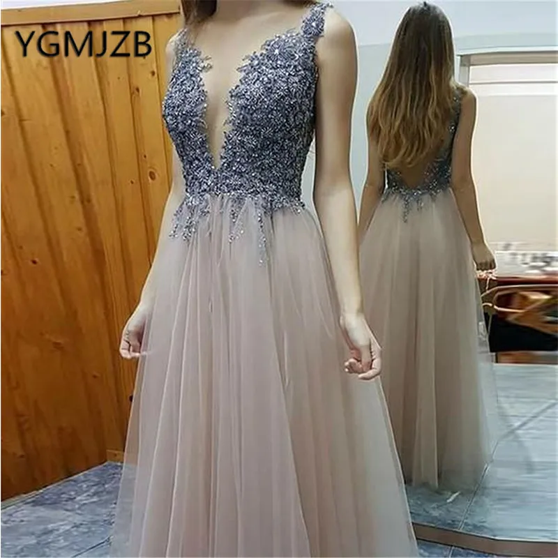 Backless Long Evening Dresses 2020 A-Line V-Neck Glitter Beaded Crystal Tulle Women Formal Prom Gown Party Dress Robe De Soiree
Backless Long Evening Dresses 2020 A-Line V-Neck Glitter Beaded Crystal Tulle Women Formal Prom Gown Party Dress Robe De Soiree