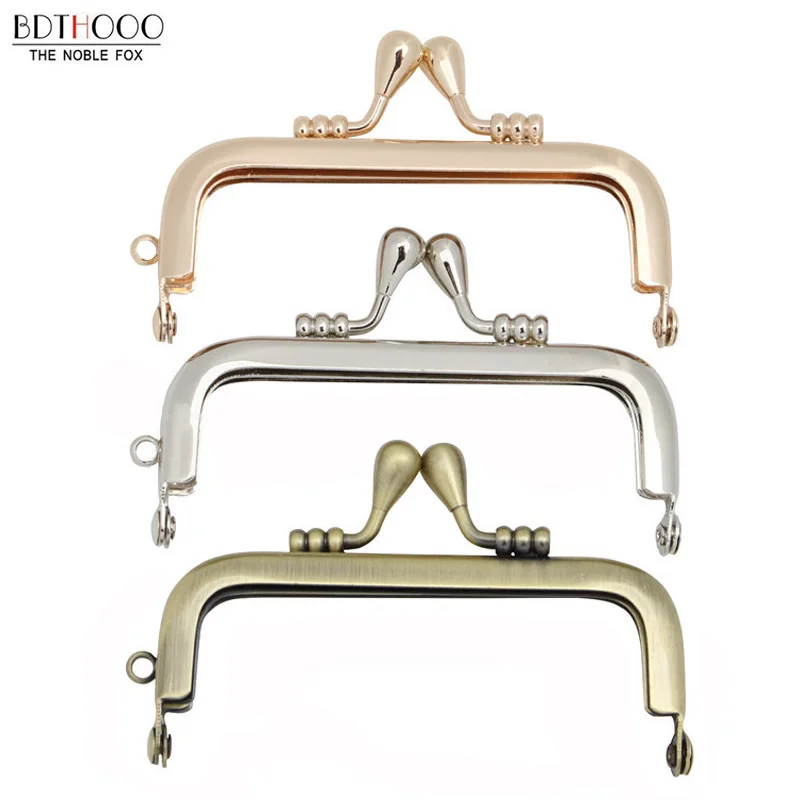 8.5 cm Non-porous Metal Purse Frames DIY Coin Purse Frame For Bag Parts Kiss Clasp Metal Frame Accessories for Bags
8.5 cm Non-porous Metal Purse Frames DIY Coin Purse Frame For Bag Parts Kiss Clasp Metal Frame Accessories for Bags