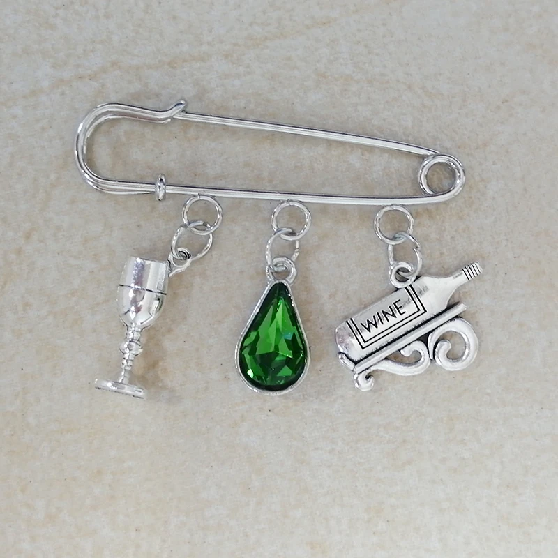 Fashion brooch wine small glass bar worker brooch glass crystal pendant hotel gift small gift coat gift
Fashion brooch wine small glass bar worker brooch glass crystal pendant hotel gift small gift coat gift