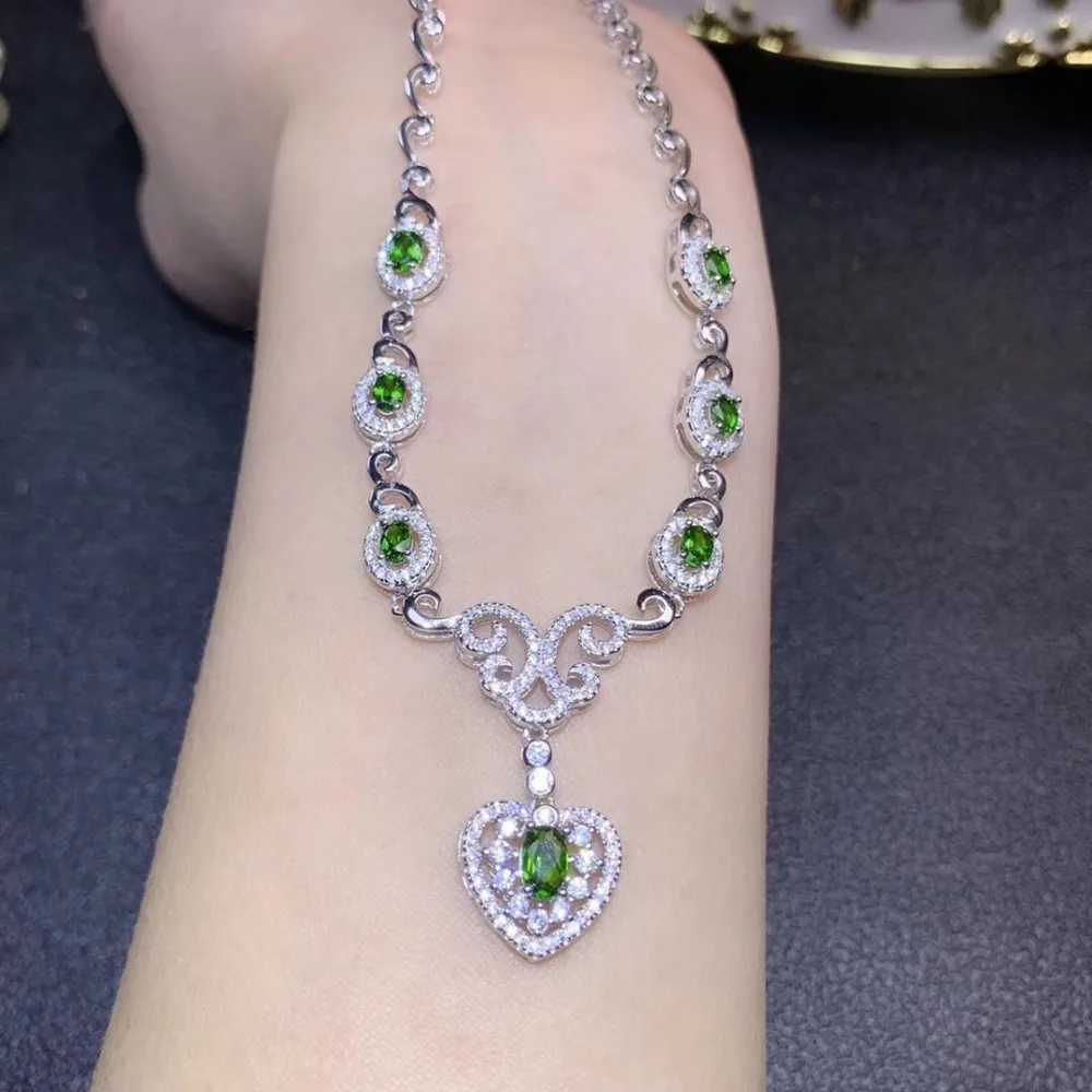 Love Heart Diopside pendant necklace Free shipping Natural and Real Diopside 925 sterling silver pendant
Love Heart Diopside pendant necklace Free shipping Natural and Real Diopside 925 sterling silver pendant