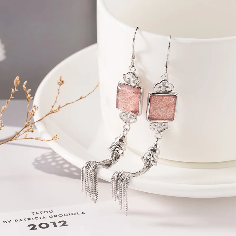 tassel natural crystal eardrop retro personality and pure and fresh strawberry joker woman earrings adorn article
tassel natural crystal eardrop retro personality and pure and fresh strawberry joker woman earrings adorn article