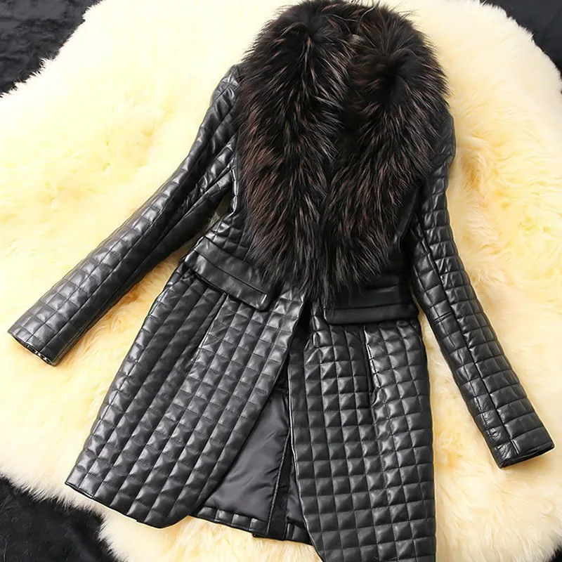 Fashion high imitation black fox fur coat Women PU Leather Patchwork sleeves warm winter coat
Fashion high imitation black fox fur coat Women PU Leather Patchwork sleeves warm winter coat