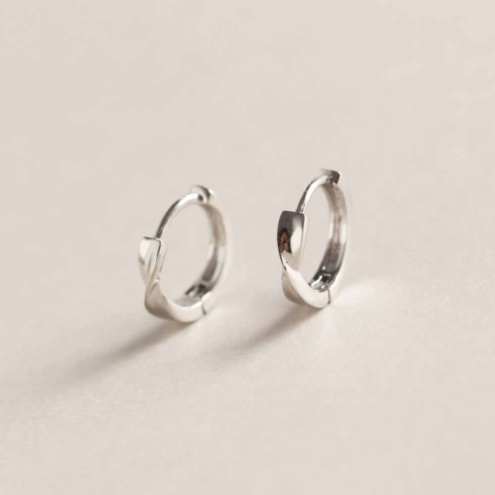 925 Sterling Silver 13mm Mobius Irregular Geometric Twisted Hoop Earrings For Unisex Jewelry Circle Huggie Cartilage Earrings
925 Sterling Silver 13mm Mobius Irregular Geometric Twisted Hoop Earrings For Unisex Jewelry Circle Huggie Cartilage Earrings