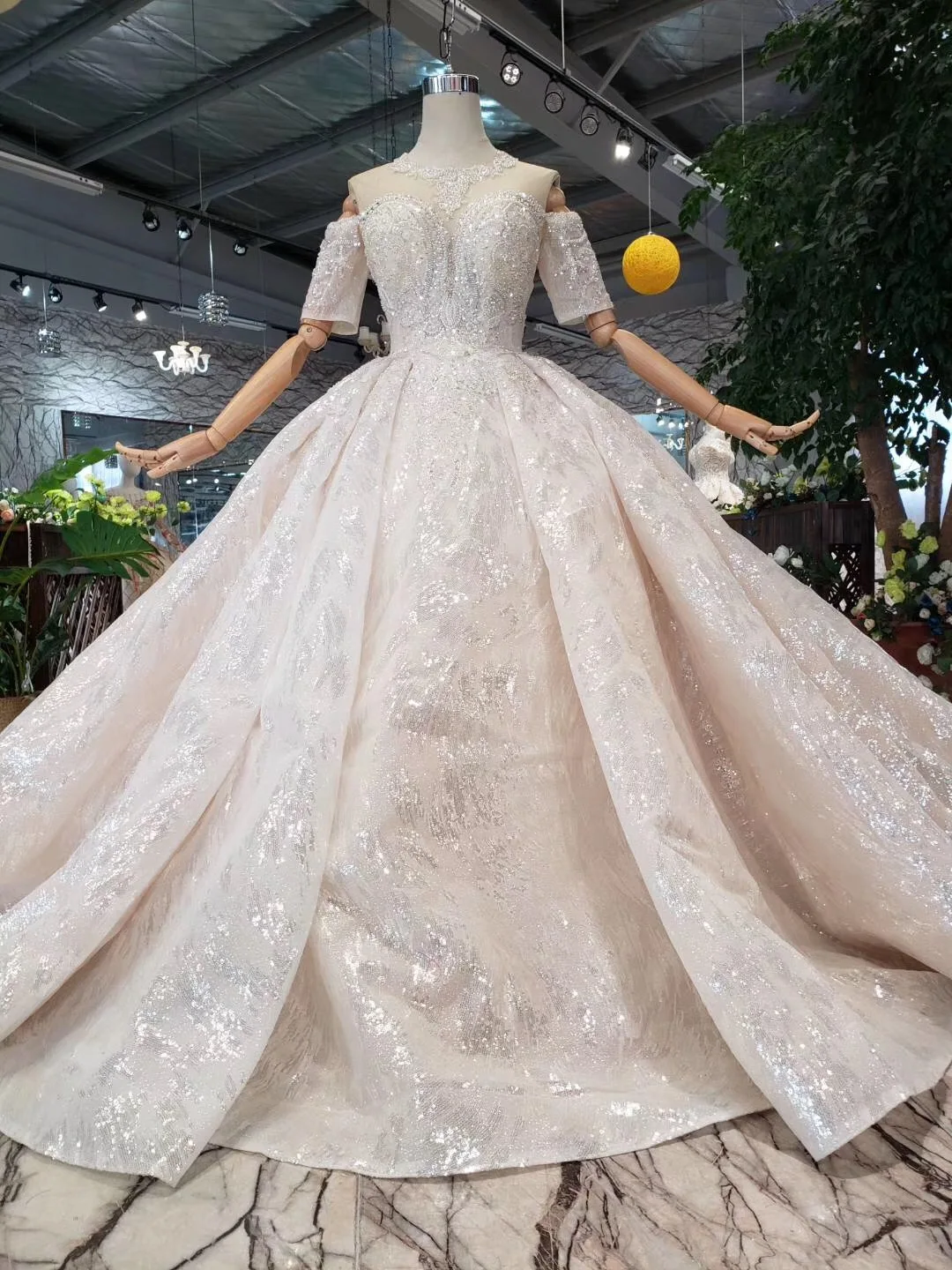2019 New Luxury Long Train Wedding Dress Vestido De Renda Casamento Princess Wedding Gowns Sequin Long Sleeve Lace Bride Dresses
2019 New Luxury Long Train Wedding Dress Vestido De Renda Casamento Princess Wedding Gowns Sequin Long Sleeve Lace Bride Dresses