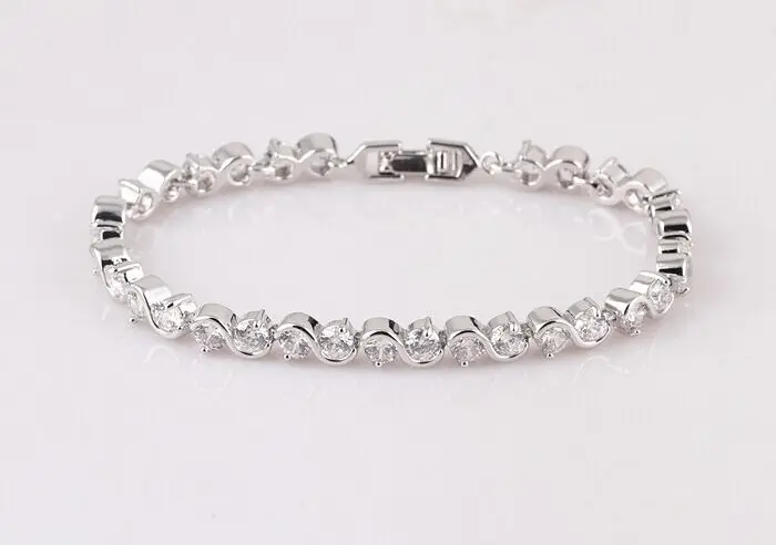 European Round Cut Cubic Zircon Bracelet Romantic AAA Cubic Zirconia Bride Bangle Bracelet
European Round Cut Cubic Zircon Bracelet Romantic AAA Cubic Zirconia Bride Bangle Bracelet