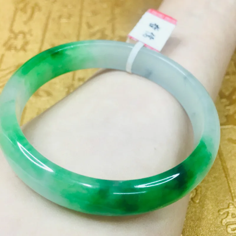 Send A certificate natural Jadeite bracelets Carved ice bottom green 54-61mm two-color elegant women's bracelet Jewelry gifts
Send A certificate natural Jadeite bracelets Carved ice bottom green 54-61mm two-color elegant women's bracelet Jewelry gifts