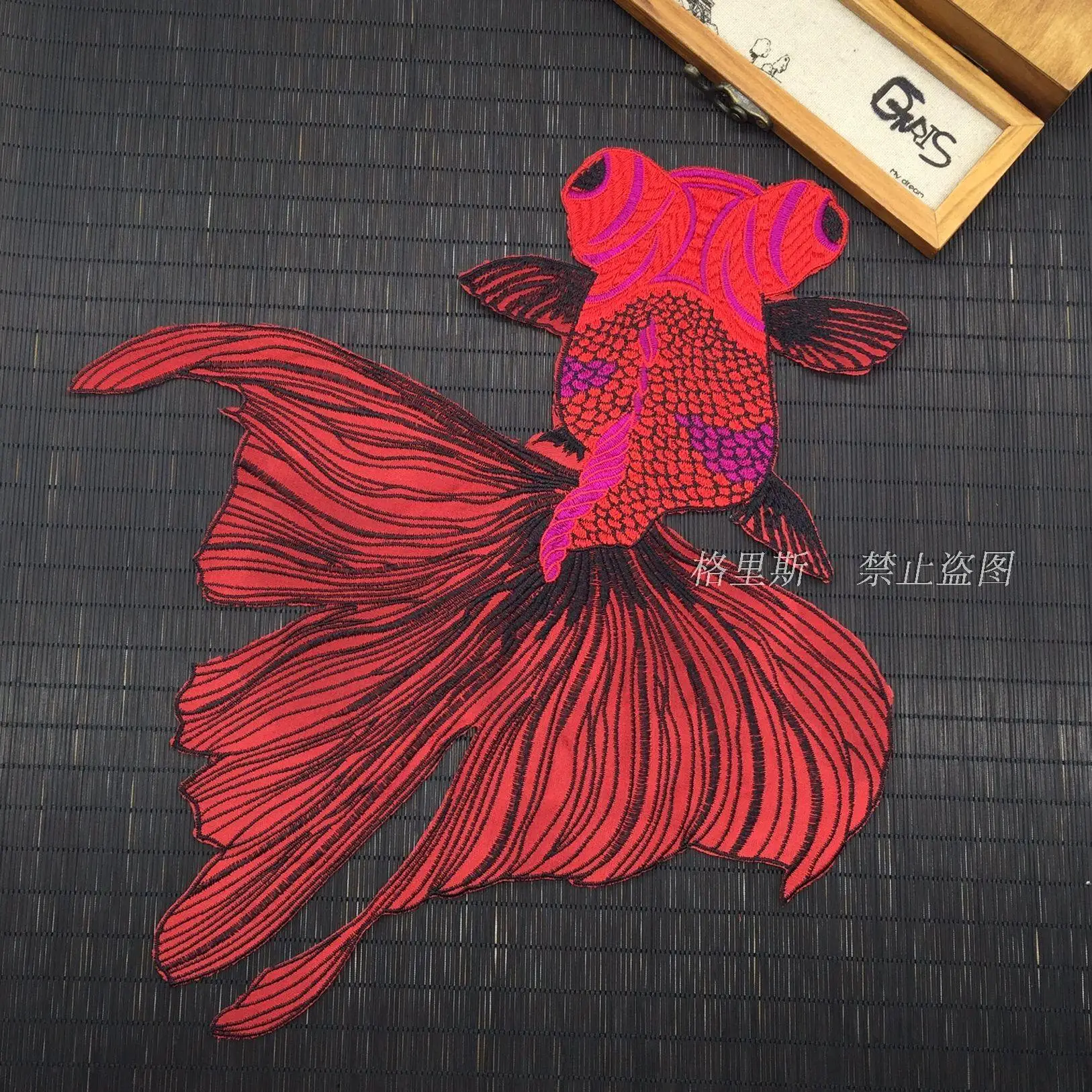 DIY new lager Black red goldfish embroidery cloth patch DIY accessories applique 1 order=2 pcs size:39.5*35cm
DIY new lager Black red goldfish embroidery cloth patch DIY accessories applique 1 order=2 pcs size:39.5*35cm