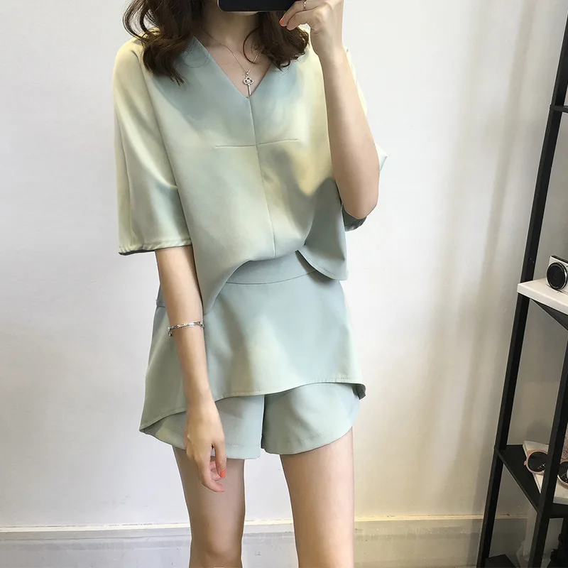 2019 New Casual Loose Large Size V-neck Chiffon Shirt Short-sleeved T-shirt Fashion Solid Two-piece Summer Women's Sets ZW113
2019 New Casual Loose Large Size V-neck Chiffon Shirt Short-sleeved T-shirt Fashion Solid Two-piece Summer Women's Sets ZW113