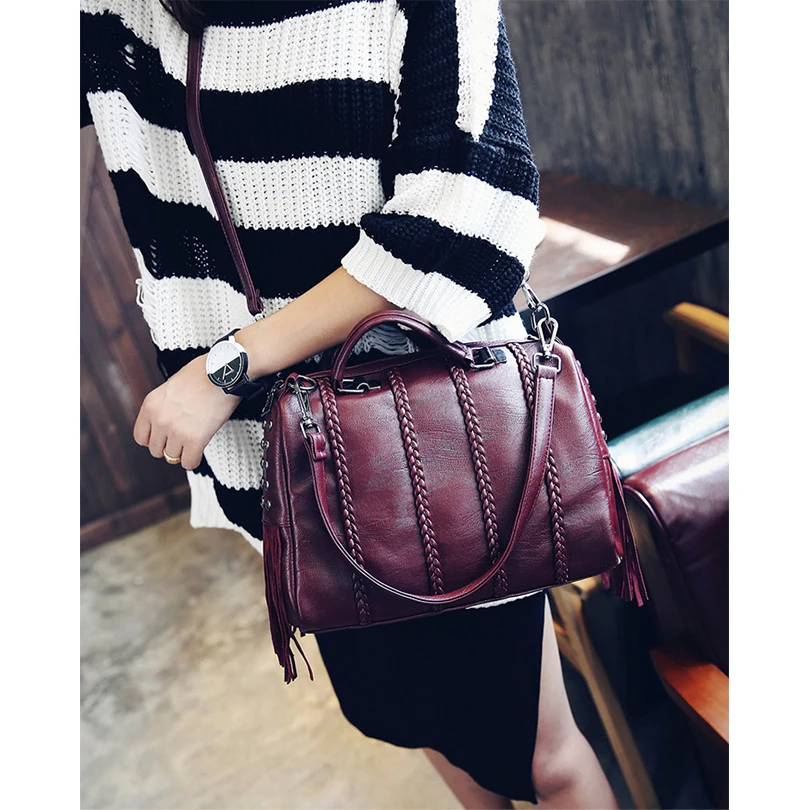 Rivet PU Women Messenger Bag Knitting Large Capacity Handbag Tassel Professional Lady Shoulder Bag Female Brand Designer ZZL40
Rivet PU Women Messenger Bag Knitting Large Capacity Handbag Tassel Professional Lady Shoulder Bag Female Brand Designer ZZL40