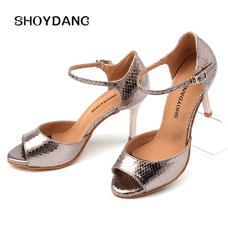 SHOYDANC New Brand Latin Dance Shoes Women Silver Gray PU Tango Ballroom Dance Shoes High Quality Plated Heel 8.5cm/7.5cm
SHOYDANC New Brand Latin Dance Shoes Women Silver Gray PU Tango Ballroom Dance Shoes High Quality Plated Heel 8.5cm/7.5cm