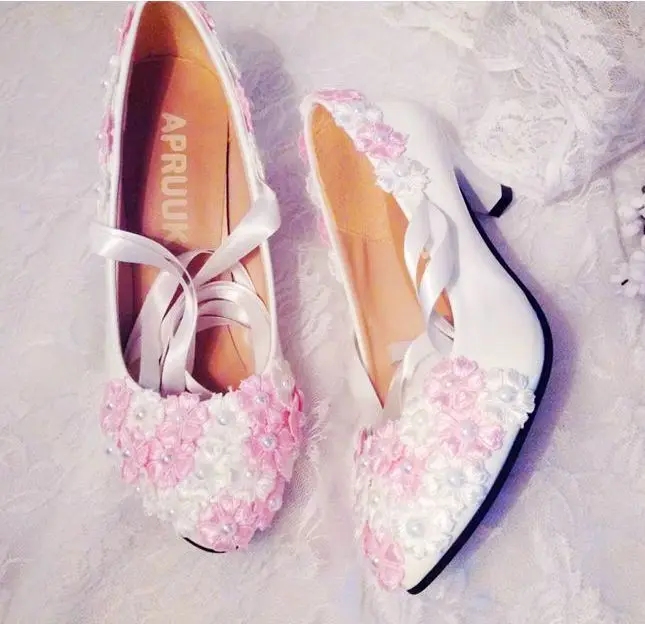Pink white laces shoes woman new design 2018 pink lace flowers bridal brides wedding shoes girl lady proms party dress shoes
Pink white laces shoes woman new design 2018 pink lace flowers bridal brides wedding shoes girl lady proms party dress shoes
