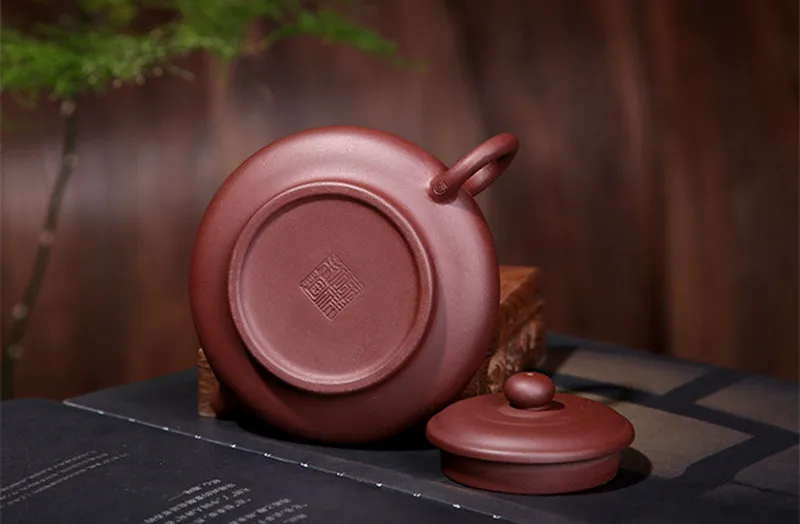 2020 Rushed Tetera Teapot Yixing Zisha Clay New Purple Kung Fu Tea Set 240ml Shuixubian Hu Design High Quality Drop Shipping
2020 Rushed Tetera Teapot Yixing Zisha Clay New Purple Kung Fu Tea Set 240ml Shuixubian Hu Design High Quality Drop Shipping