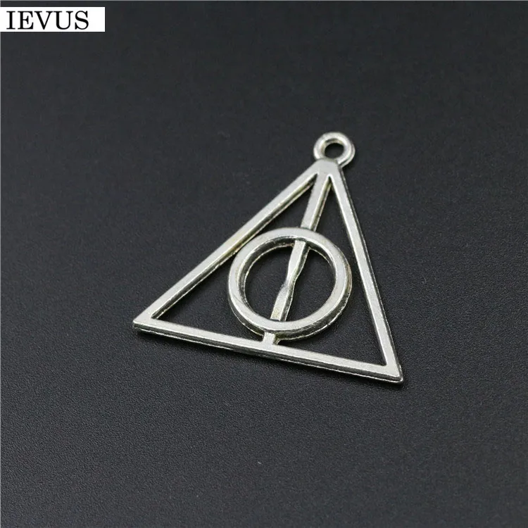 Hot selling 6 Pieces/Lot 32mm*33mm Antique Silver Plated religious charms Death Hollow triangle charm pagan for pendant jewelry
Hot selling 6 Pieces/Lot 32mm*33mm Antique Silver Plated religious charms Death Hollow triangle charm pagan for pendant jewelry