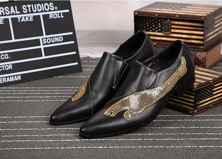 New Imitate Snake Leather Men Oxford Shoes Pointed Toes Printed Carved Patten Solid Male Dress Shoes Sequin Smart Casual Shoe
New Imitate Snake Leather Men Oxford Shoes Pointed Toes Printed Carved Patten Solid Male Dress Shoes Sequin Smart Casual Shoe